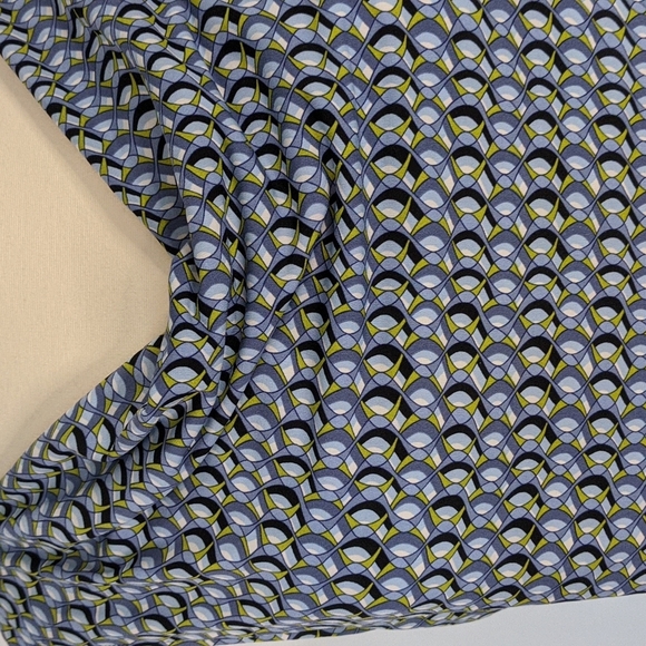 Geometric print drape neck blouse - Picture 2 of 5